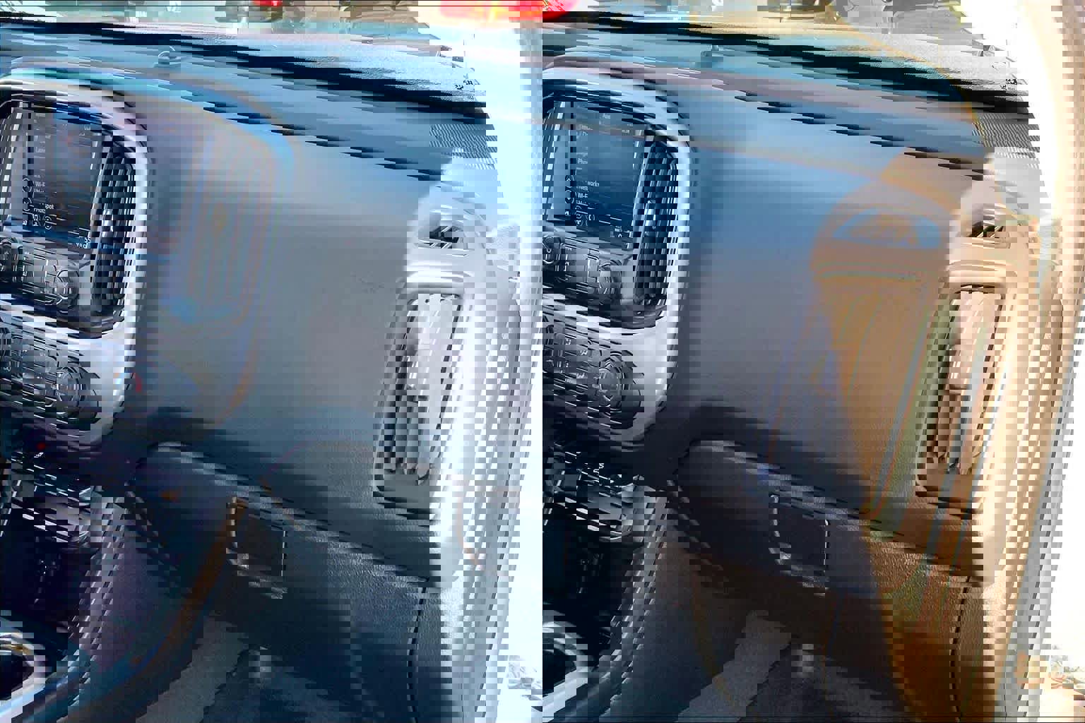 Used 2022 Chevrolet Colorado LT w/ LT Convenience Package image 17