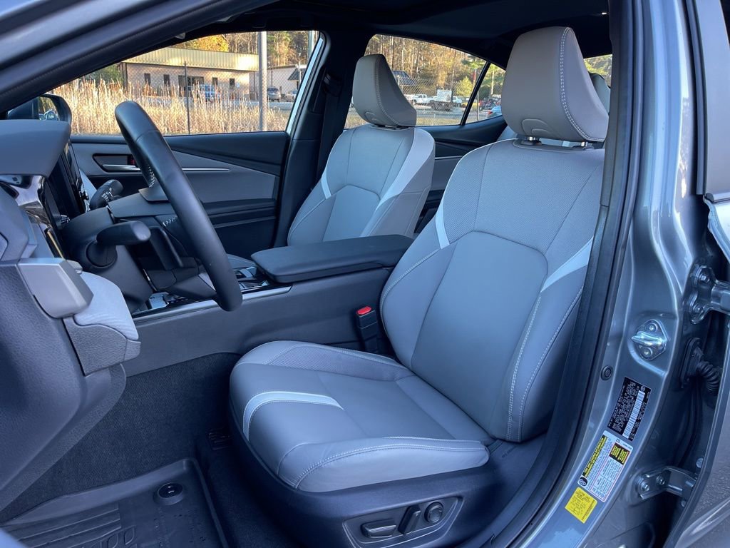 Used 2025 Toyota Camry SE image 19