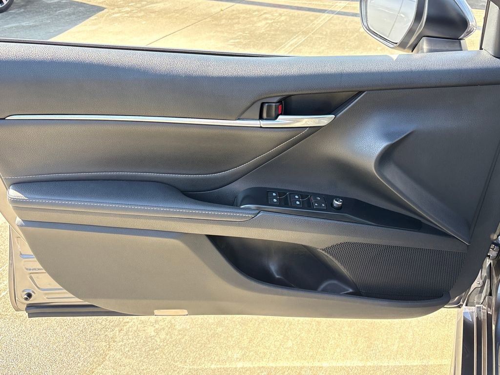 Used 2018 Toyota Camry XSE image 15