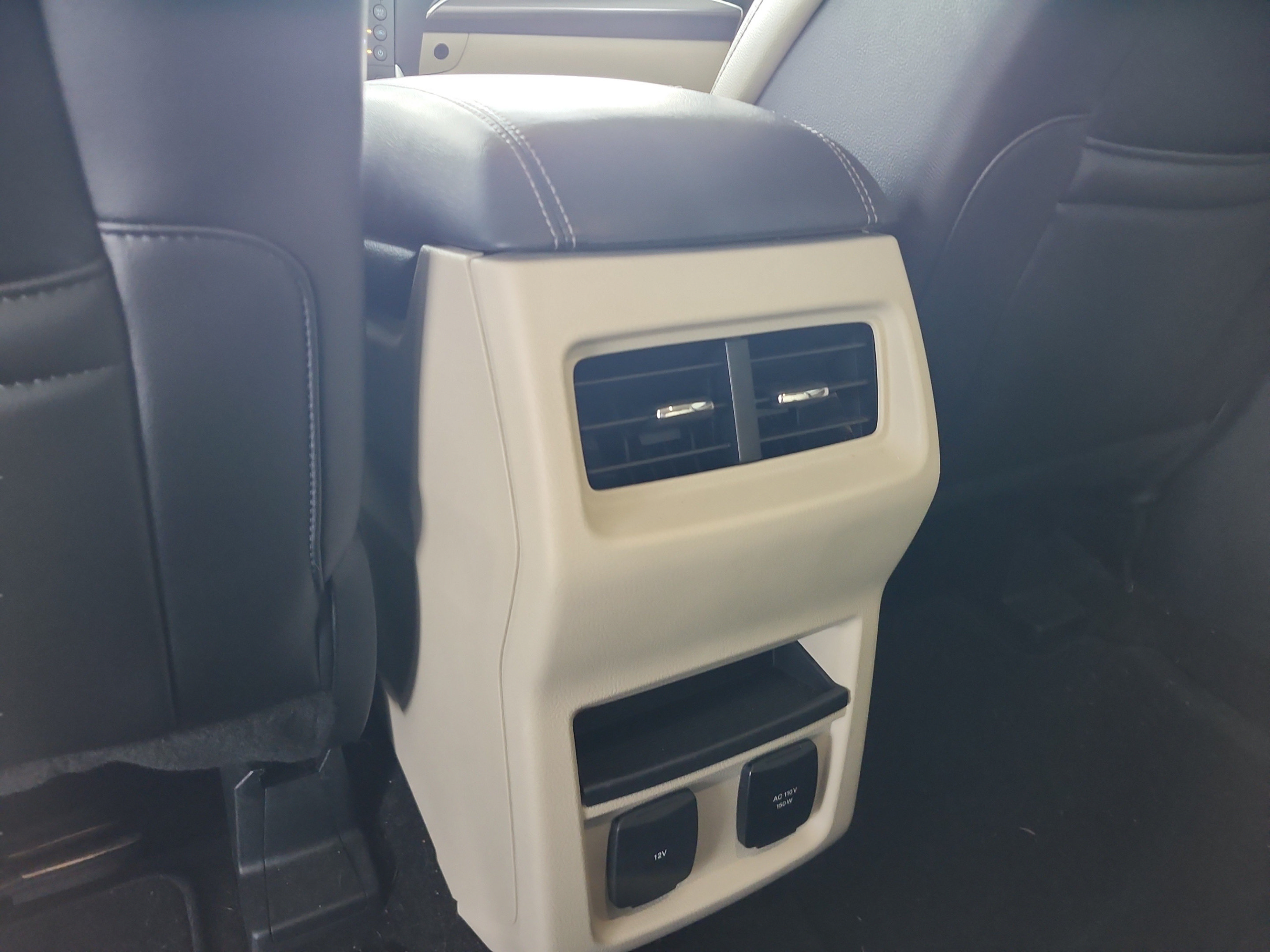 Certified 2019 Ford Edge Titanium w/ Cold Weather Package AWD/4WD image 18