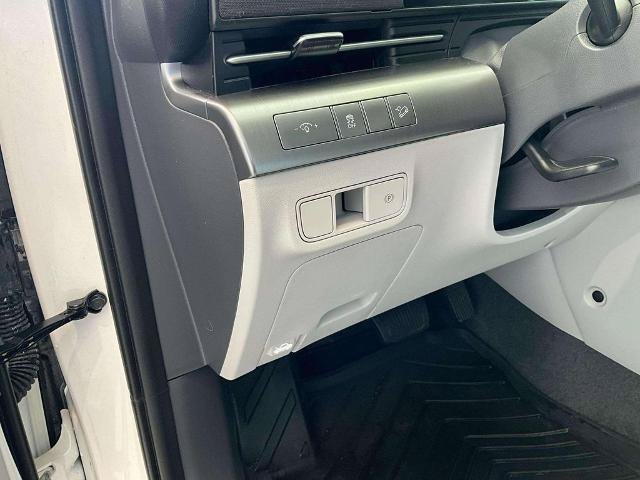 Used 2025 Hyundai Kona SEL AWD/4WD image 16