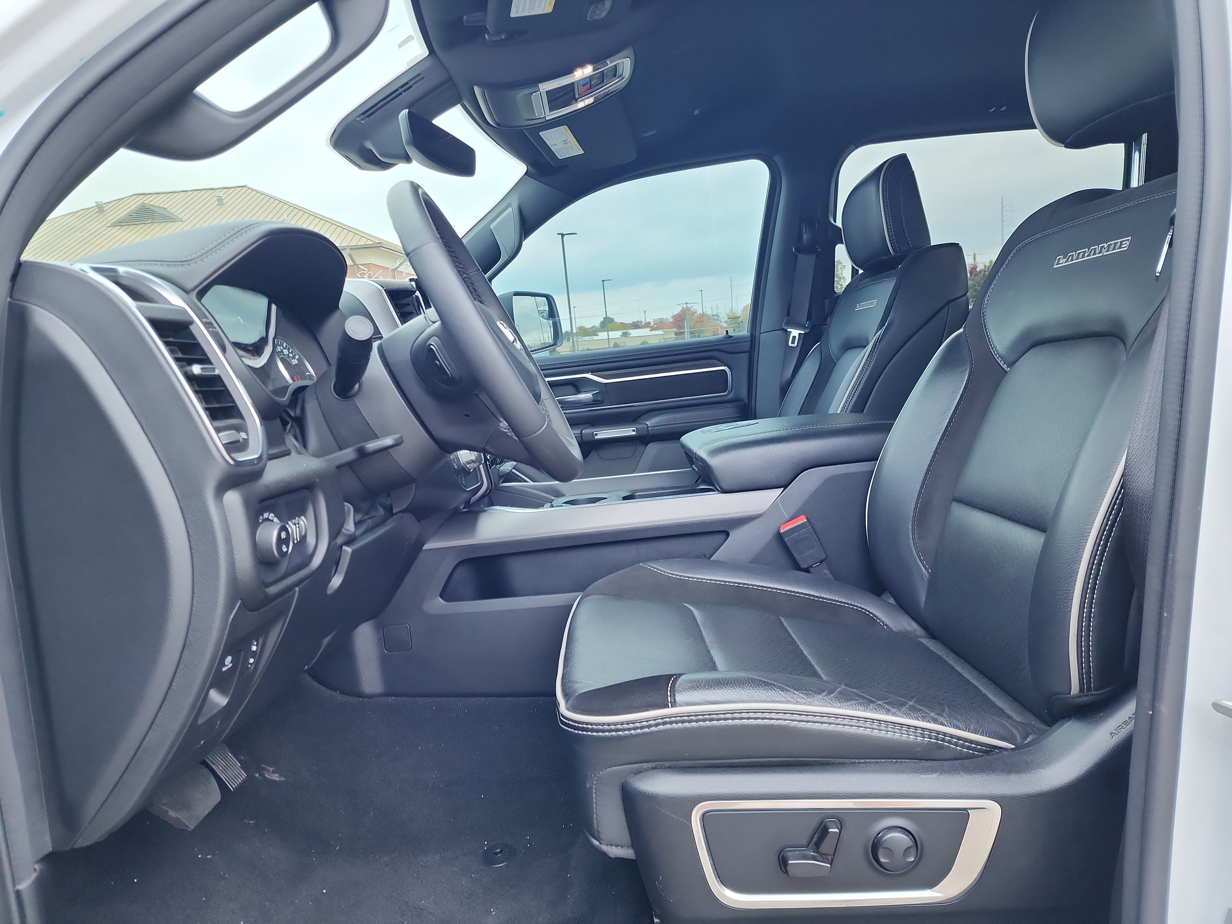 Used 2025 RAM 1500 Laramie image 10