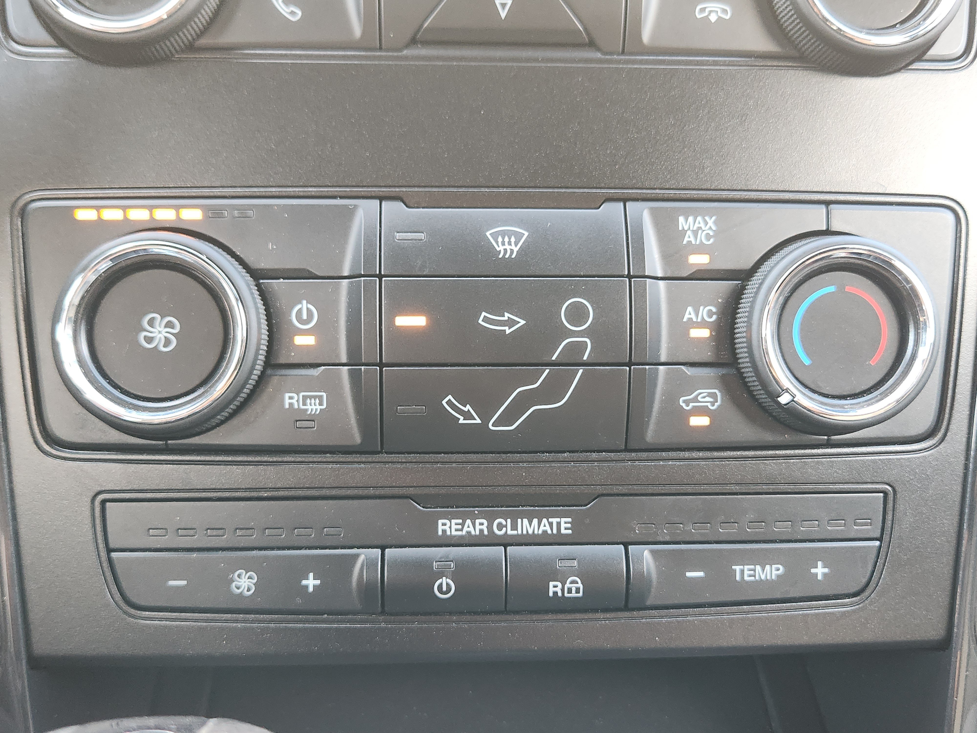 Certified 2018 Ford Explorer FWD image 14