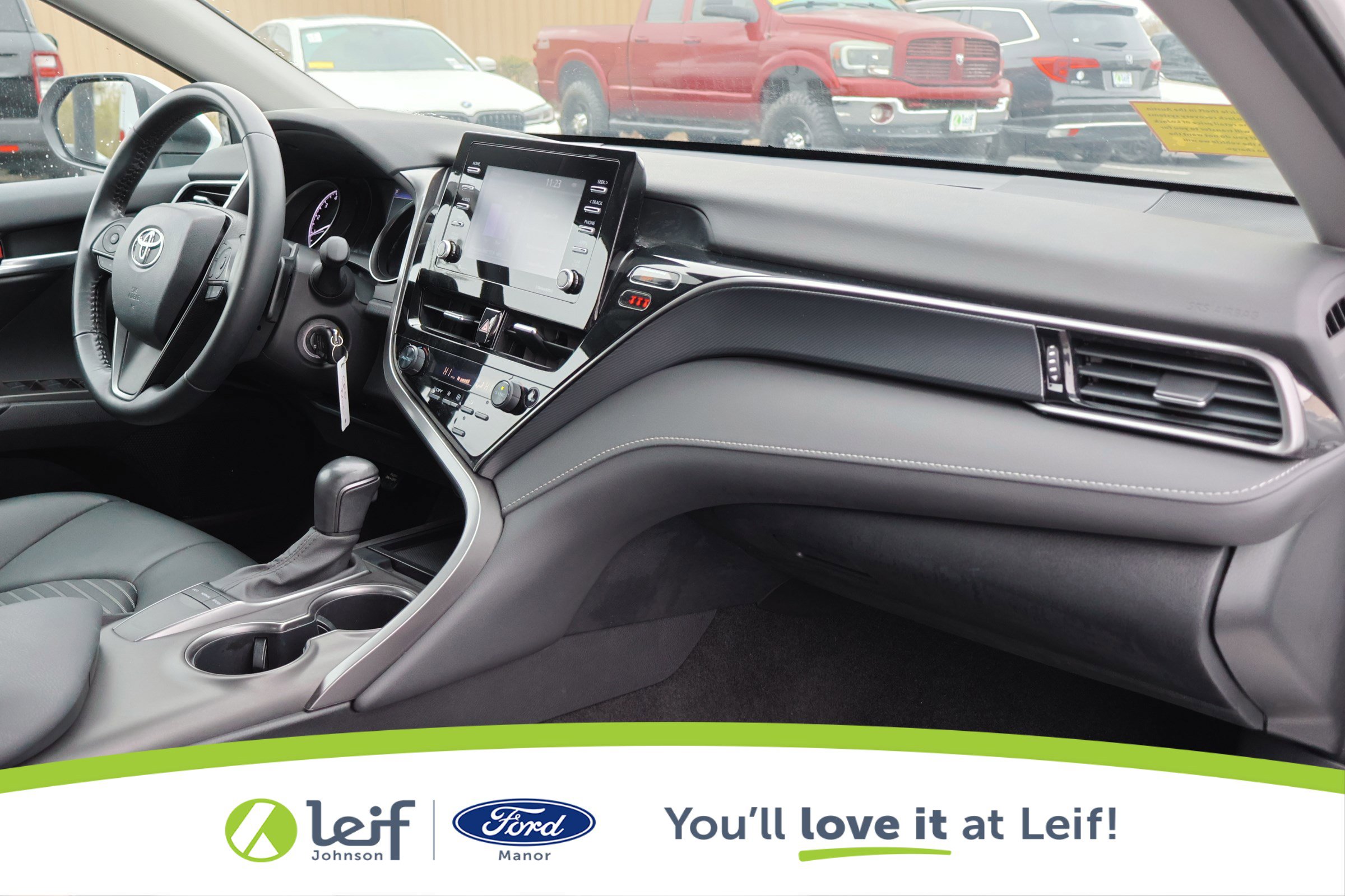 Used 2024 Toyota Camry SE image 33