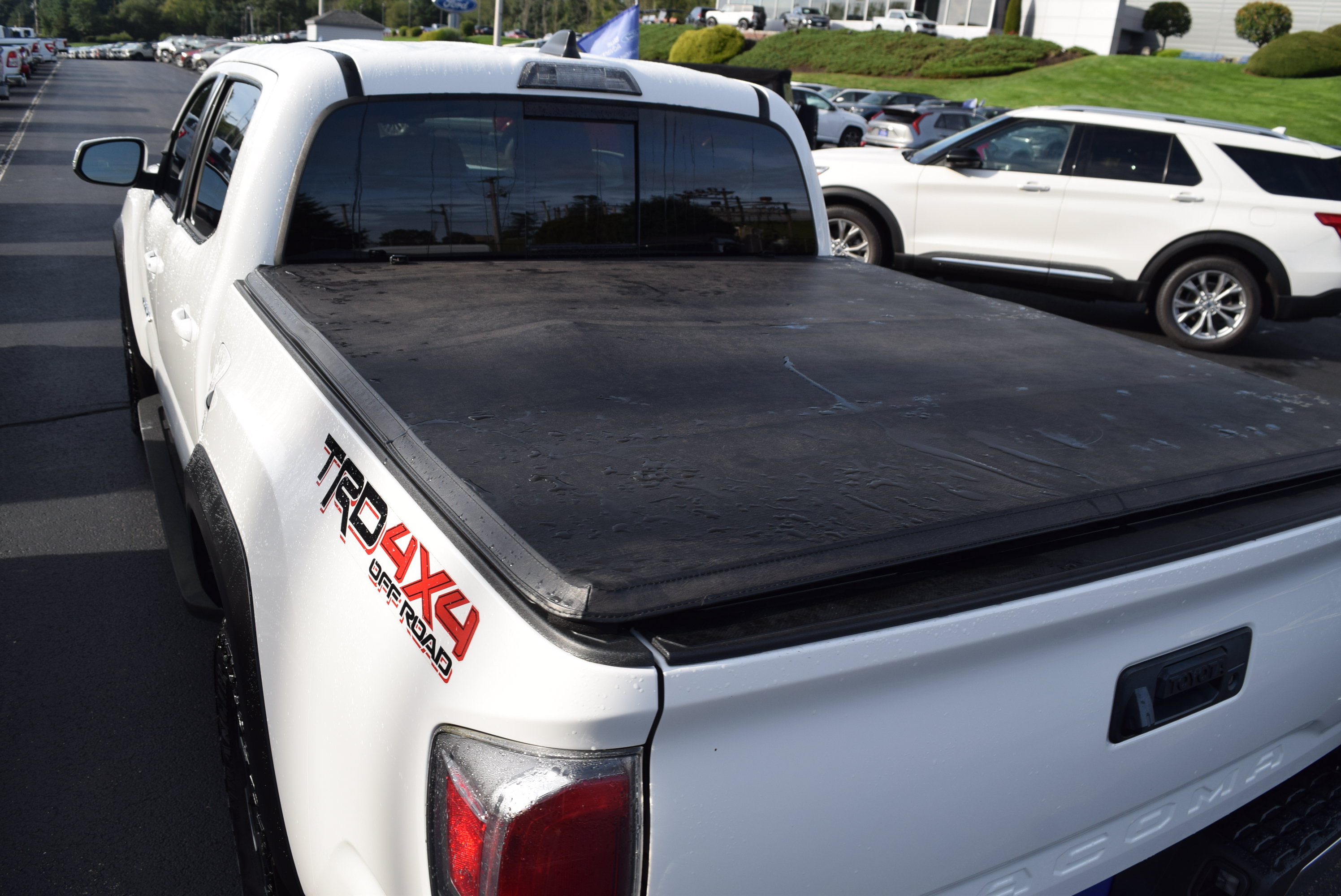 Used 2022 Toyota Tacoma TRD Off-Road AWD/4WD image 7