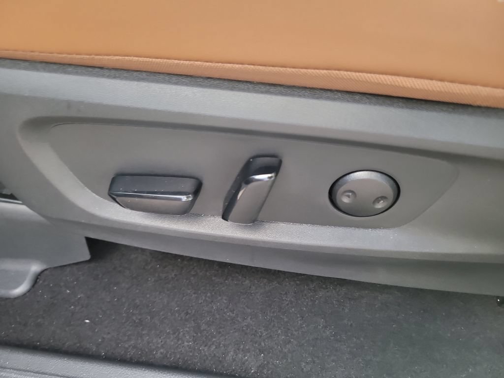 Used 2025 Nissan Pathfinder Platinum AWD/4WD image 19