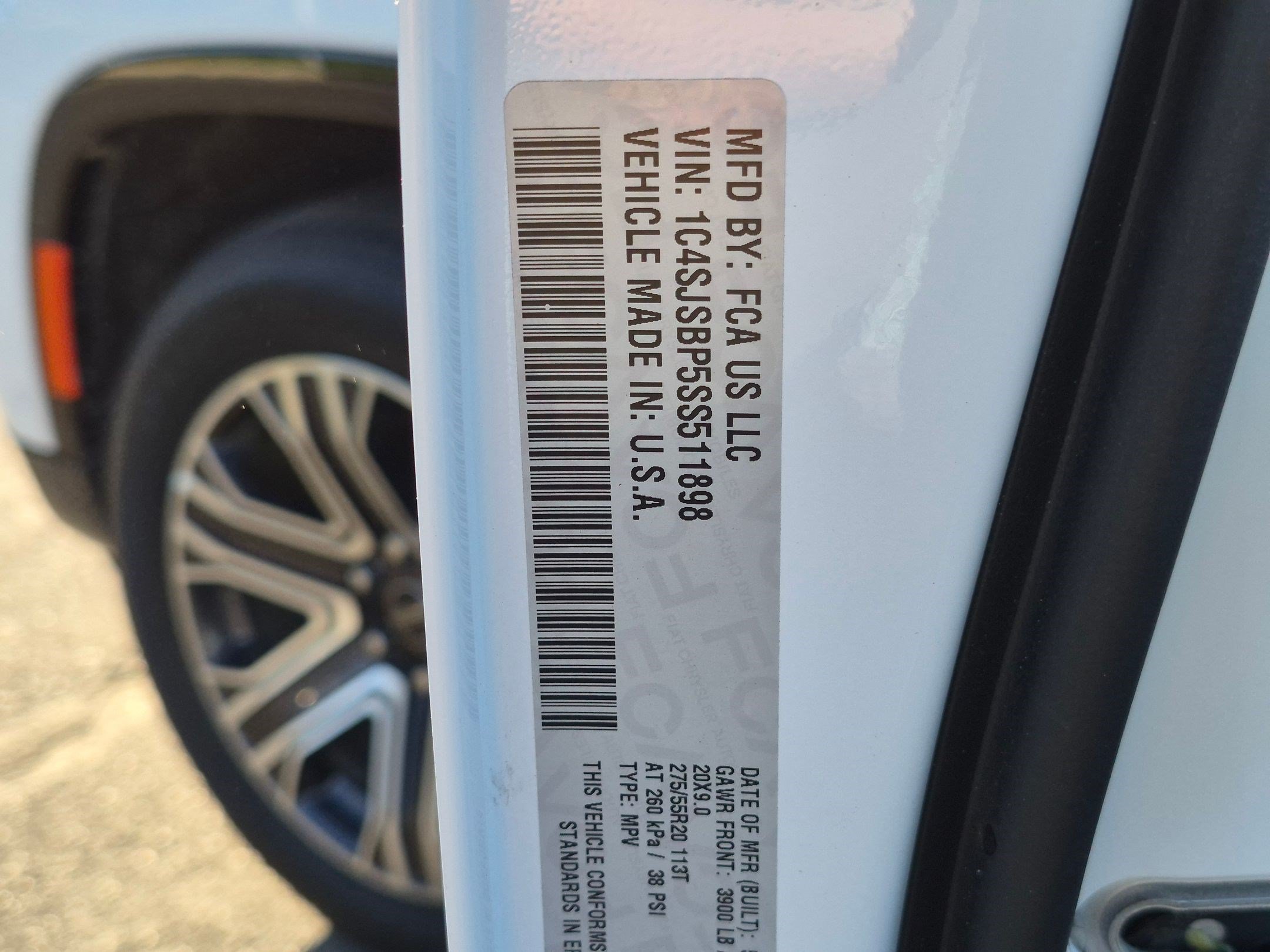 Used 2025 Jeep Wagoneer L Series II AWD/4WD image 38