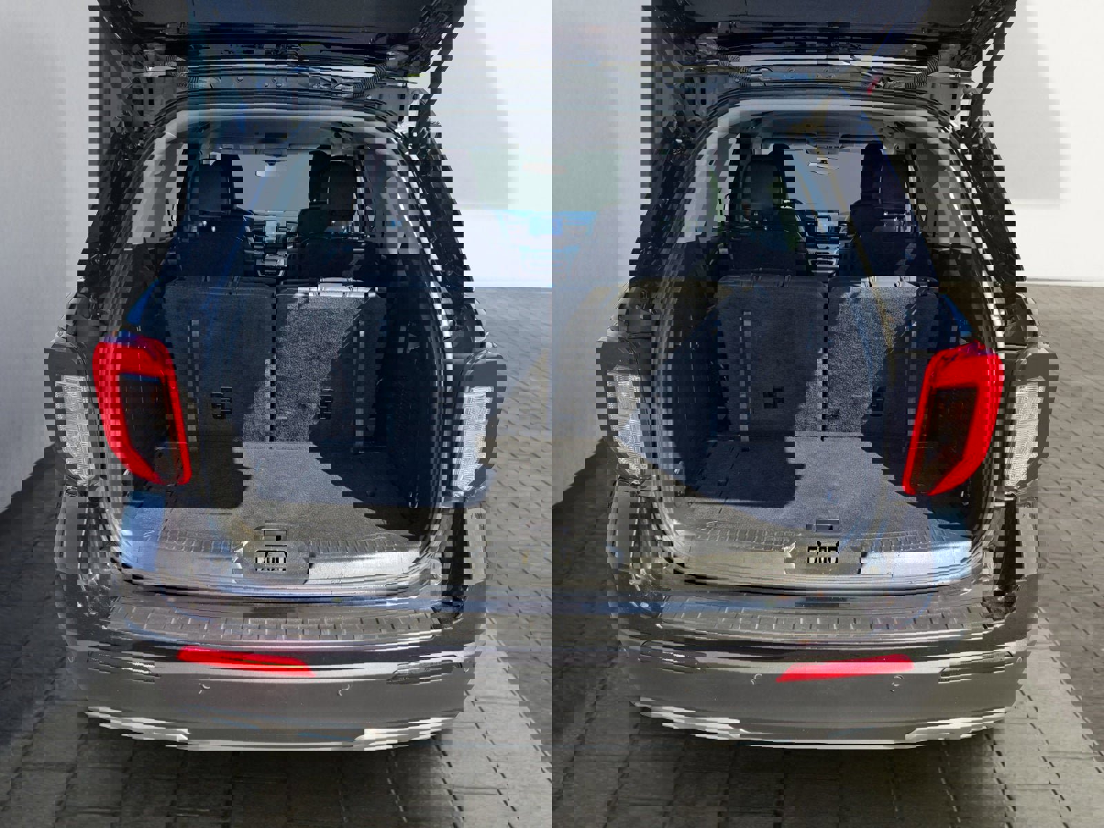 Certified 2023 Ford Explorer XLT w/ Equipment Group 202A image 25