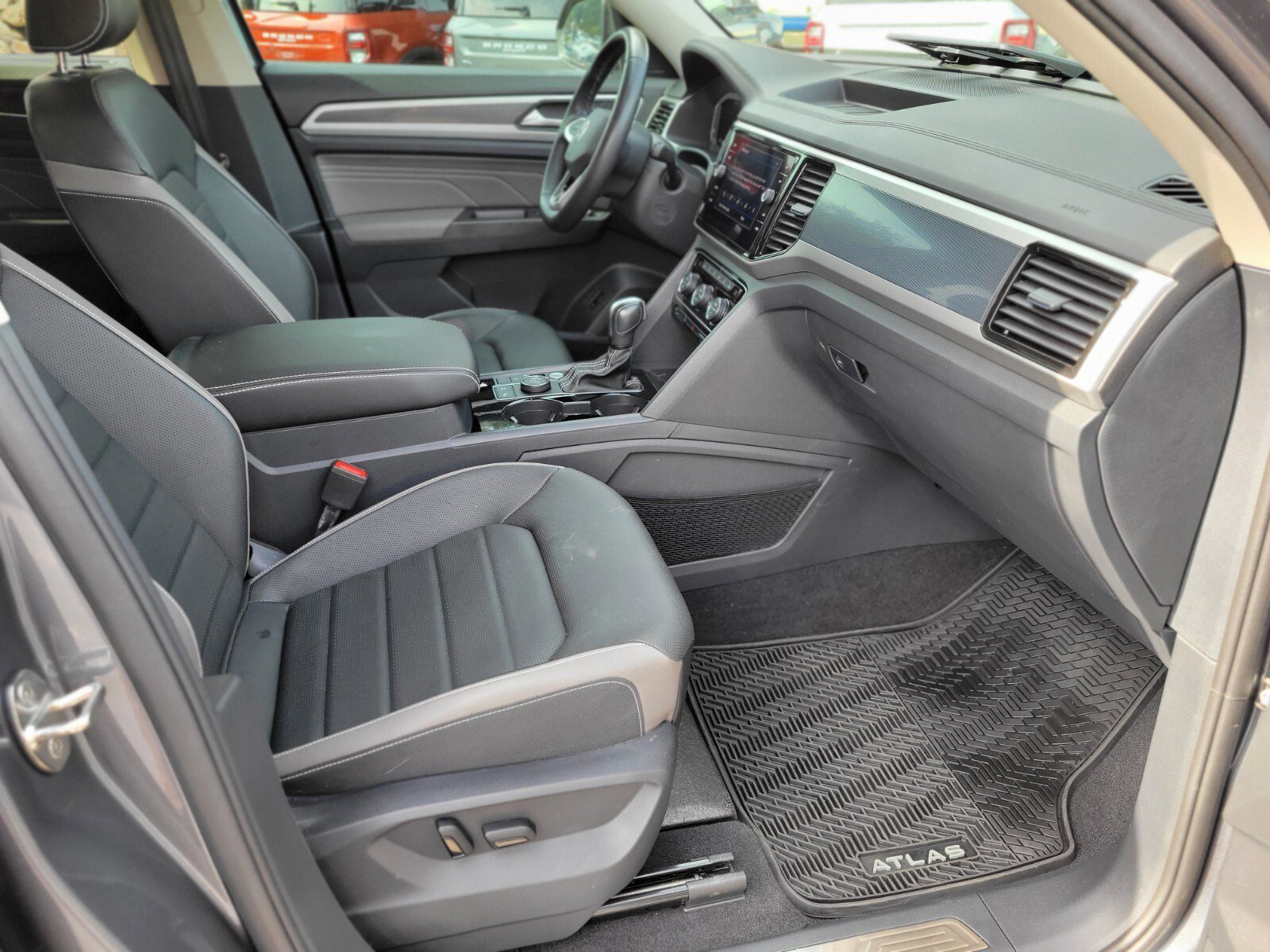 Used 2023 Volkswagen Atlas SEL Premium image 12