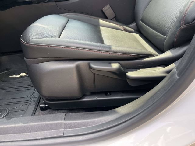 Used 2025 Chevrolet Trax RS w/ Sunroof Package FWD image 18