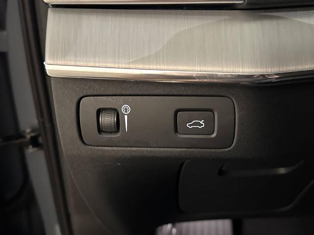 Used 2021 Volvo XC90 T5 Momentum w/ Protection Package Premier FWD image 18