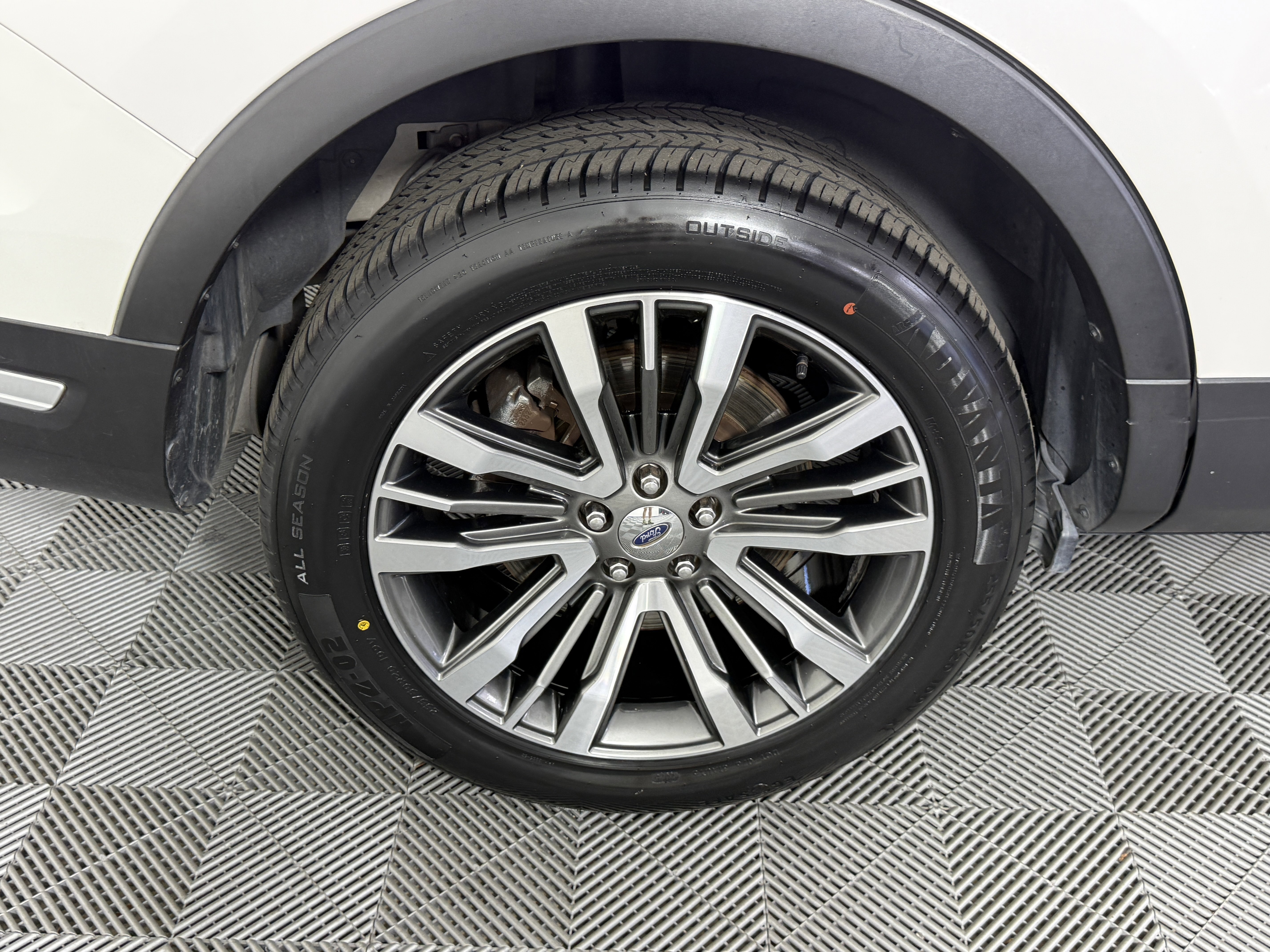 Certified 2019 Ford Explorer Platinum image 31