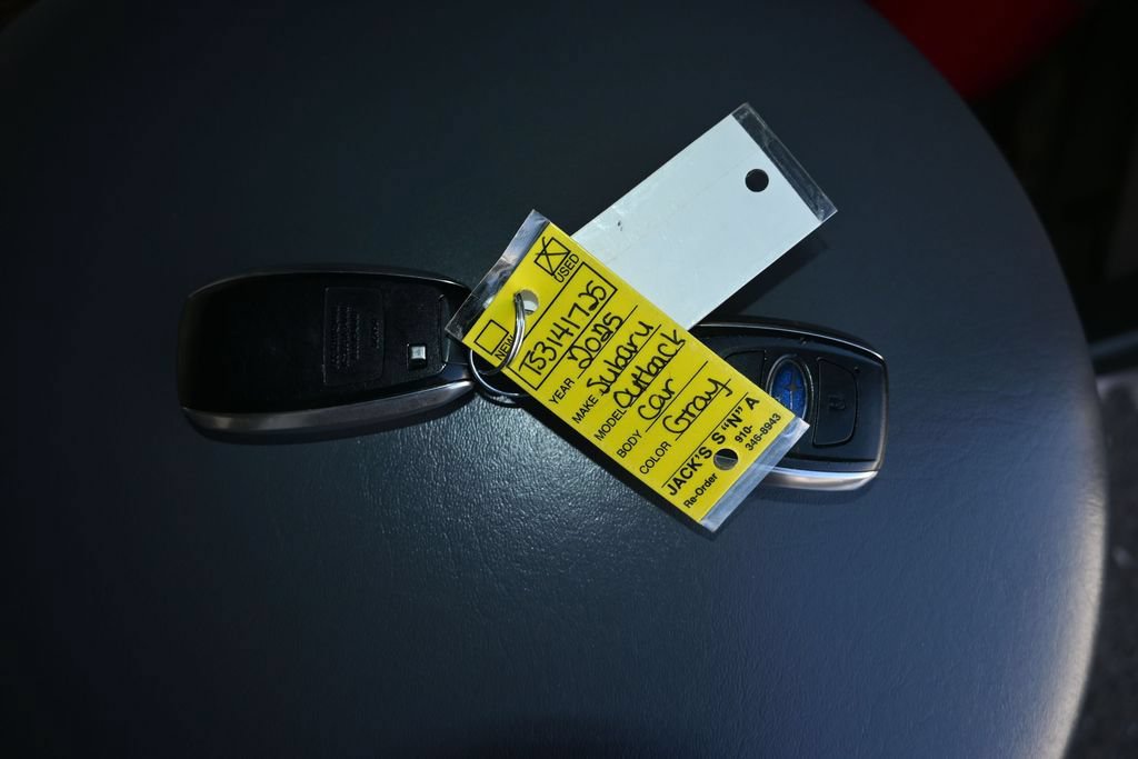 Used 2025 Subaru Outback Limited AWD/4WD image 31