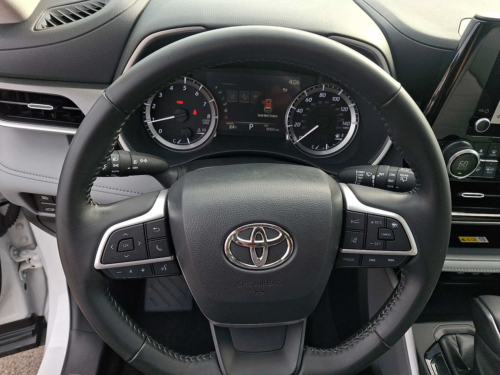Used 2023 Toyota Highlander XLE AWD/4WD image 19