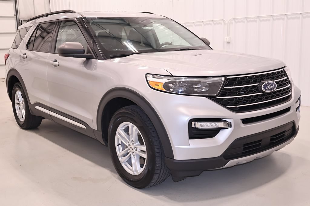 Certified 2021 Ford Explorer XLT w/ Equipment Group 202A AWD/4WD image 4