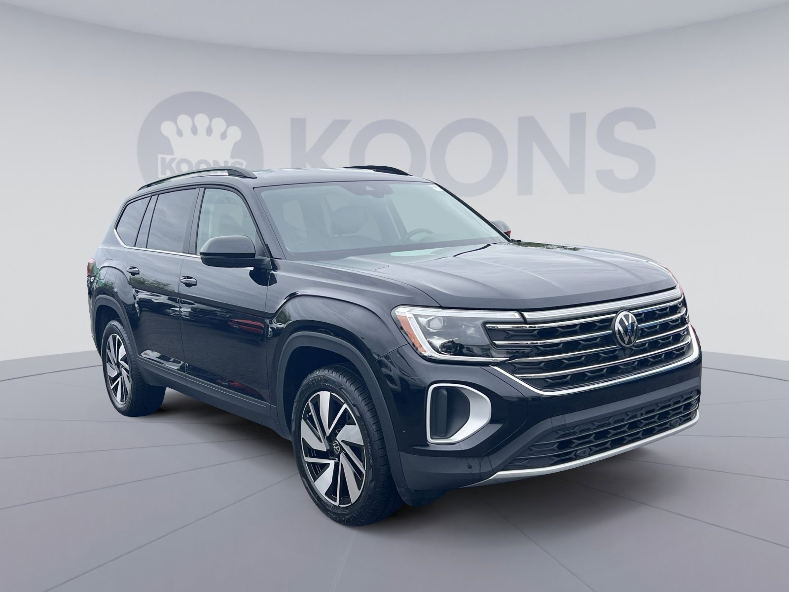 Used 2025 Volkswagen Atlas SE FWD image 2