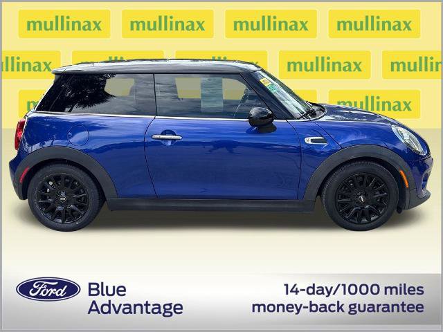 Used 2019 MINI Cooper 2-Door Hardtop FWD video 2