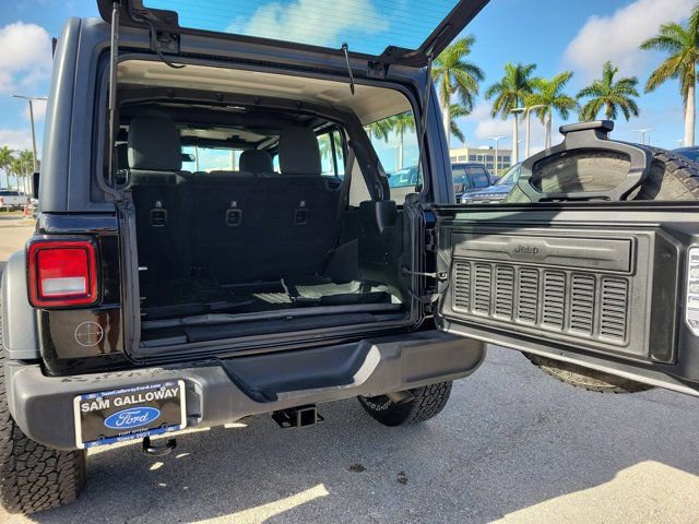 Used 2018 Jeep Wrangler Unlimited Sport image 12