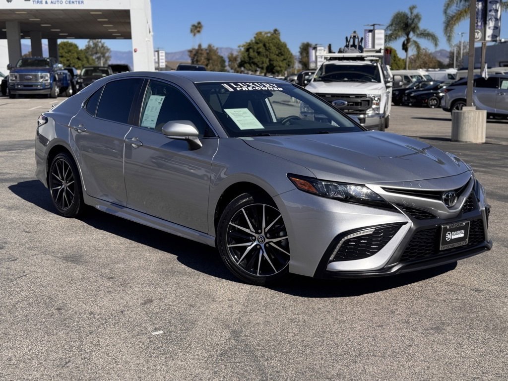 Used 2024 Toyota Camry SE image 2