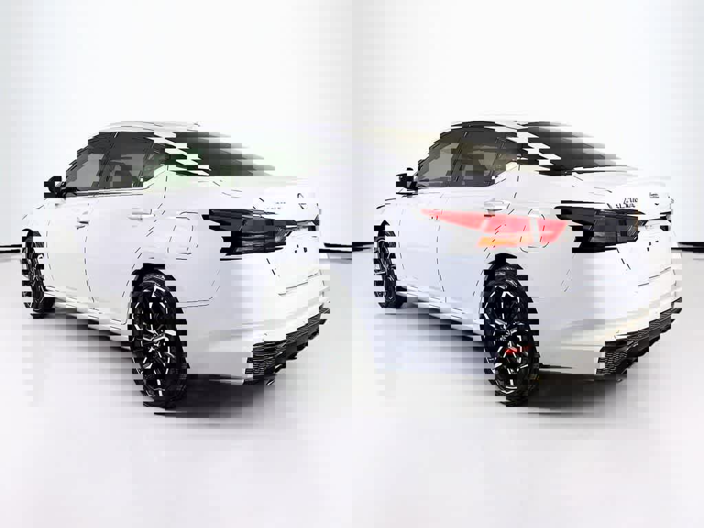 Used 2024 Nissan Altima 2.5 SR image 3