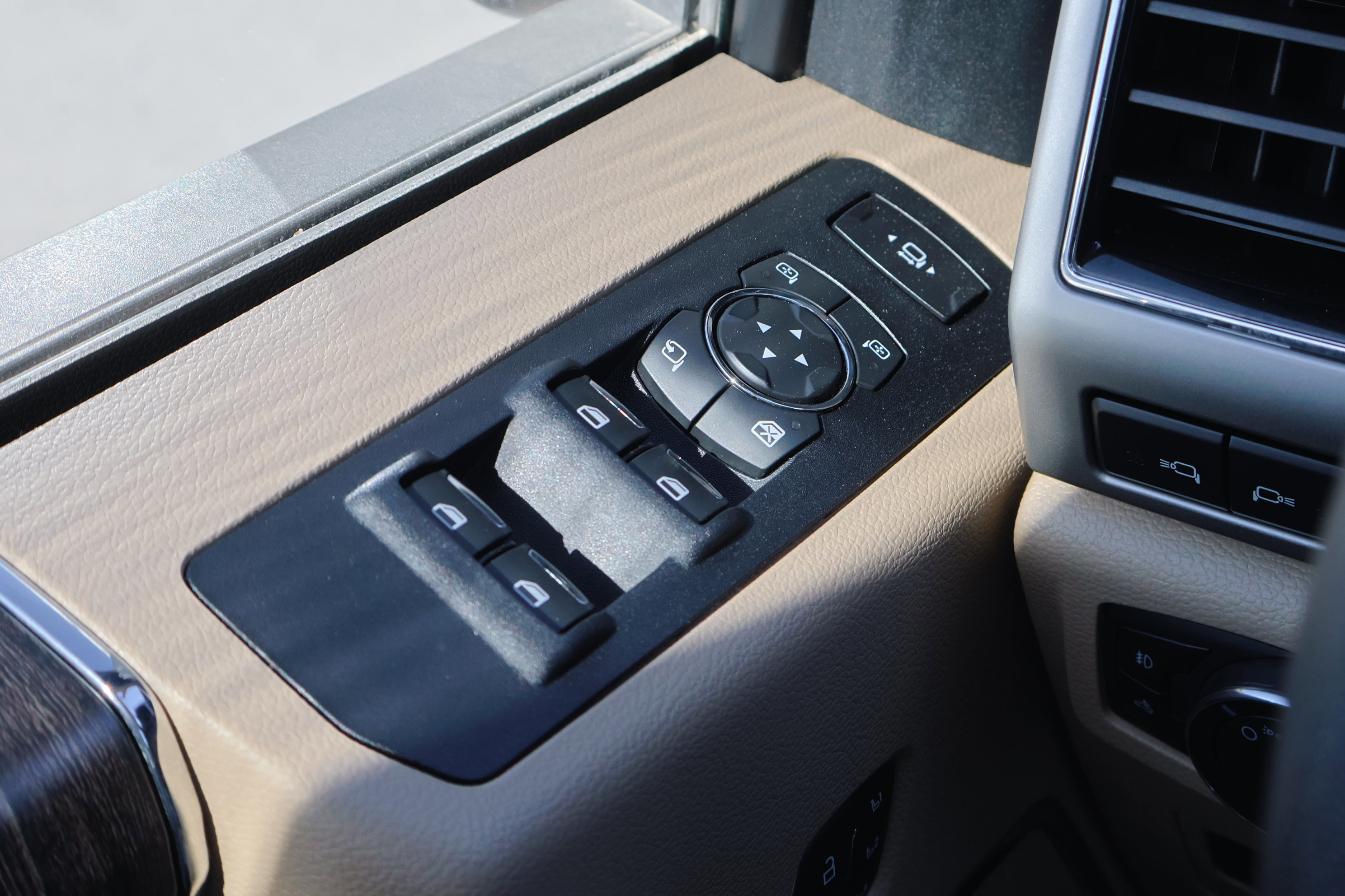 Certified 2020 Ford F350 Lariat w/ Lariat Ultimate Package image 19