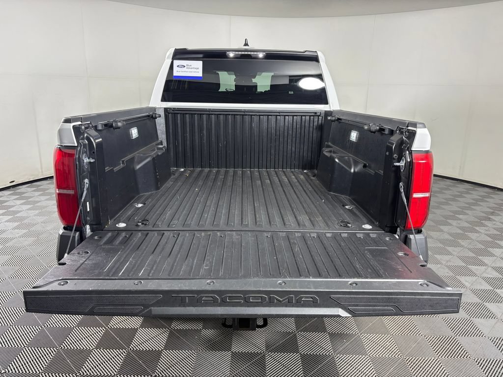 Used 2025 Toyota Tacoma SR AWD/4WD image 29
