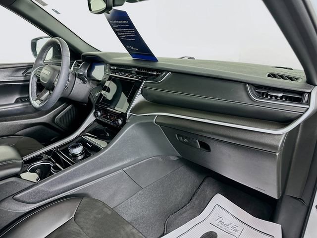 Used 2023 Jeep Grand Cherokee L Laredo AWD/4WD image 37