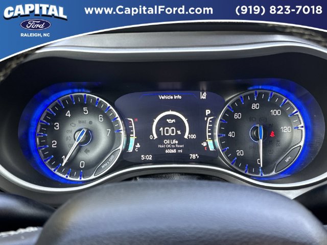 Used 2025 Chrysler Pacifica Select FWD image 24