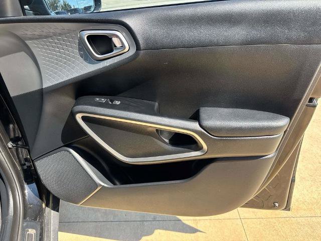 Used 2021 Kia Soul LX FWD image 15