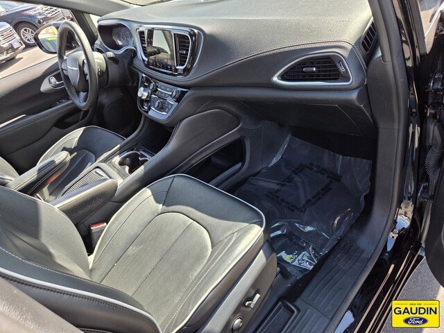 Used 2025 Chrysler Pacifica Limited FWD image 18