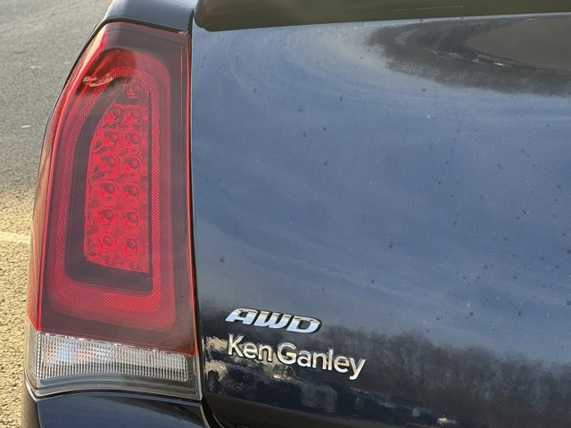 Used 2017 Chrysler 300 S w/ 300S Premium Group image 9