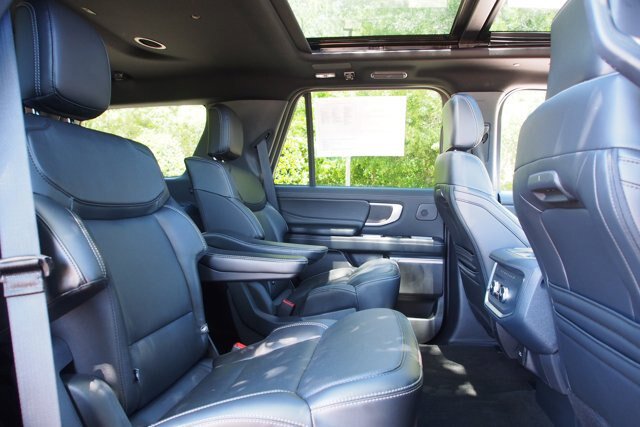 Certified 2025 Ford Expedition Platinum w/ Stealth Performance Package AWD/4WD image 13