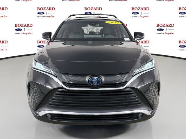 Used 2024 Toyota Venza XLE AWD/4WD image 2