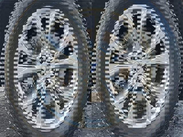 Certified 2022 Ford Explorer XLT w/ Equipment Group 202A image 17