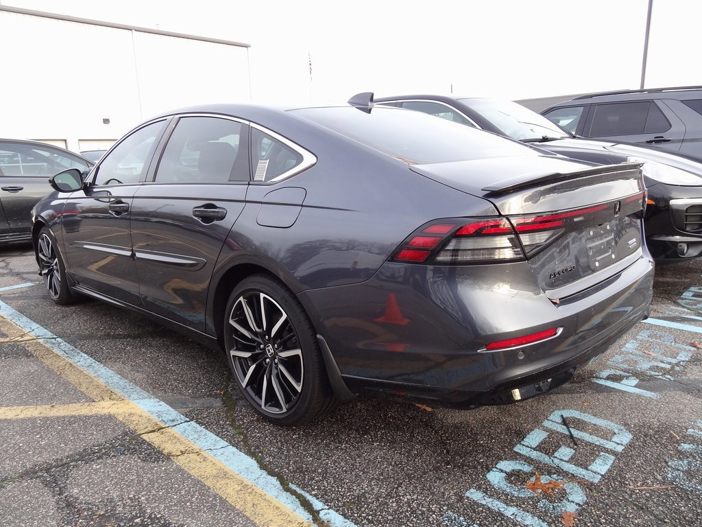 Used 2023 Honda Accord Touring image 3