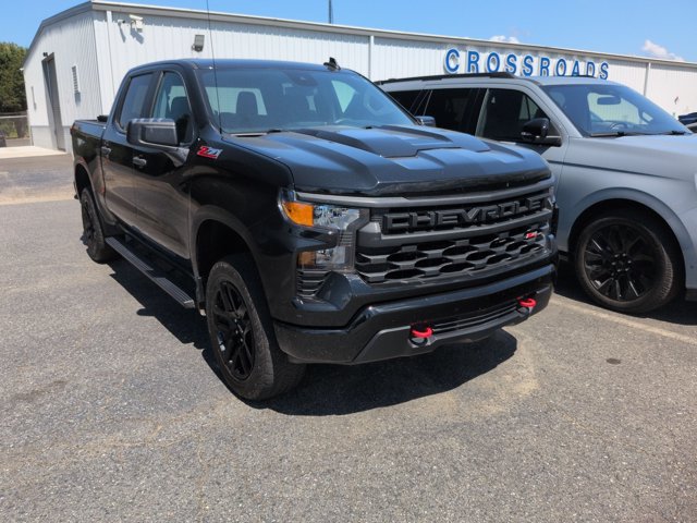 Used 2024 Chevrolet Silverado 1500 Custom Trail Boss AWD/4WD image 1