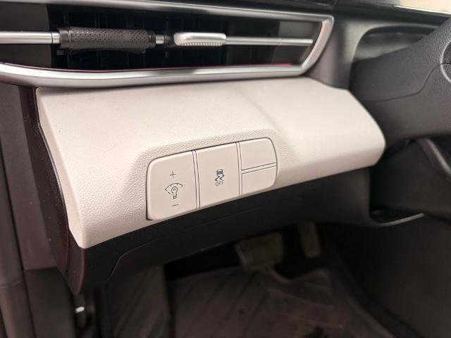 Used 2025 Hyundai Elantra Limited w/ Cargo Package image 11