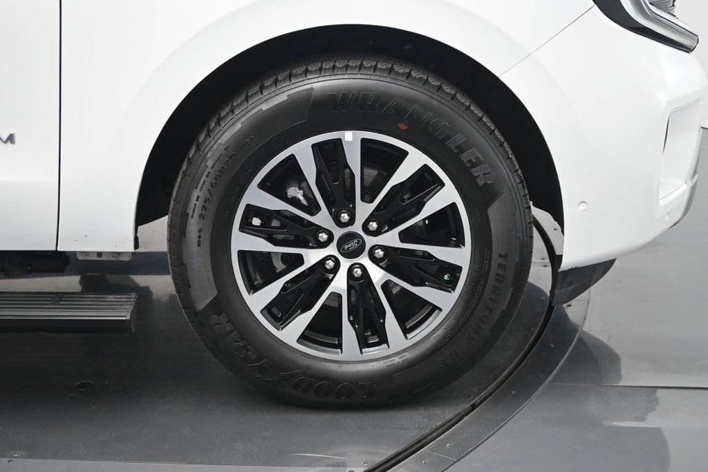 Certified 2025 Ford Expedition Platinum AWD/4WD image 28