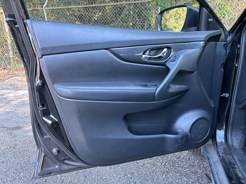 Used 2018 Nissan Rogue SV FWD image 9