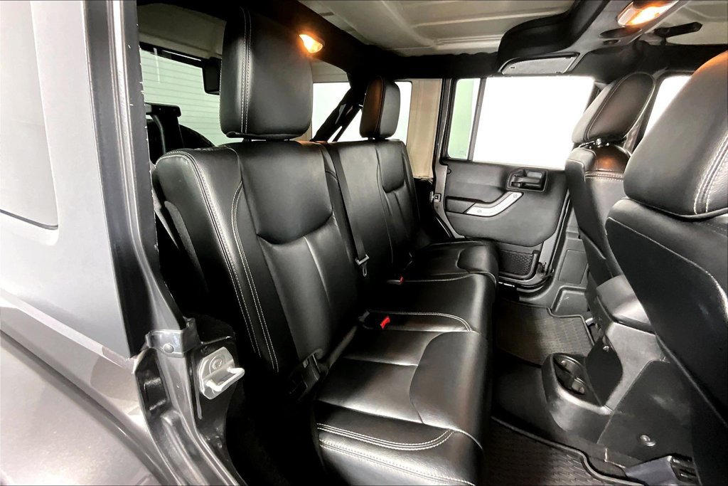 Used 2017 Jeep Wrangler Unlimited Sahara w/ Dual Top Group AWD/4WD image 26