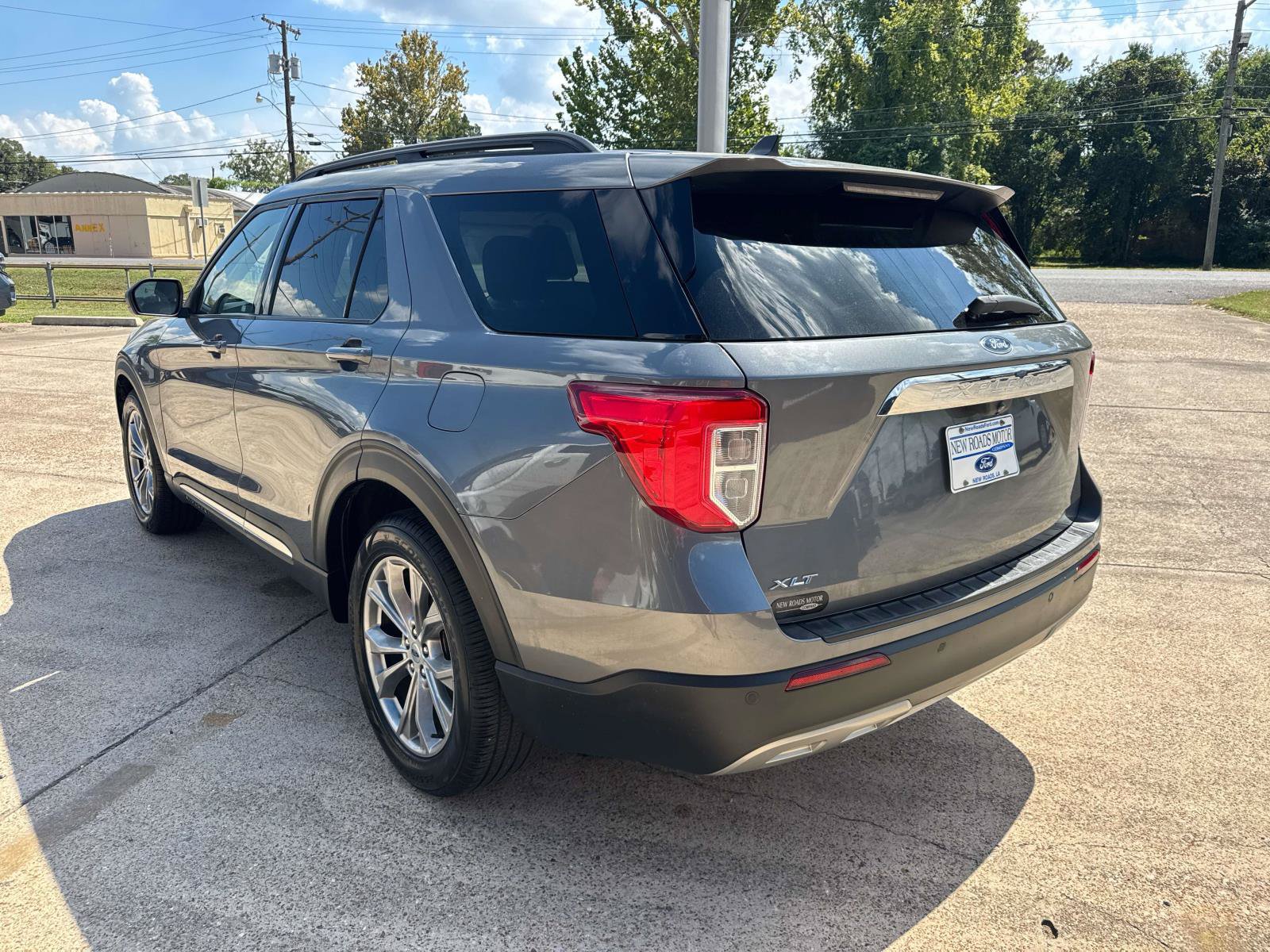 Certified 2022 Ford Explorer XLT w/ Equipment Group 202A RWD image 5