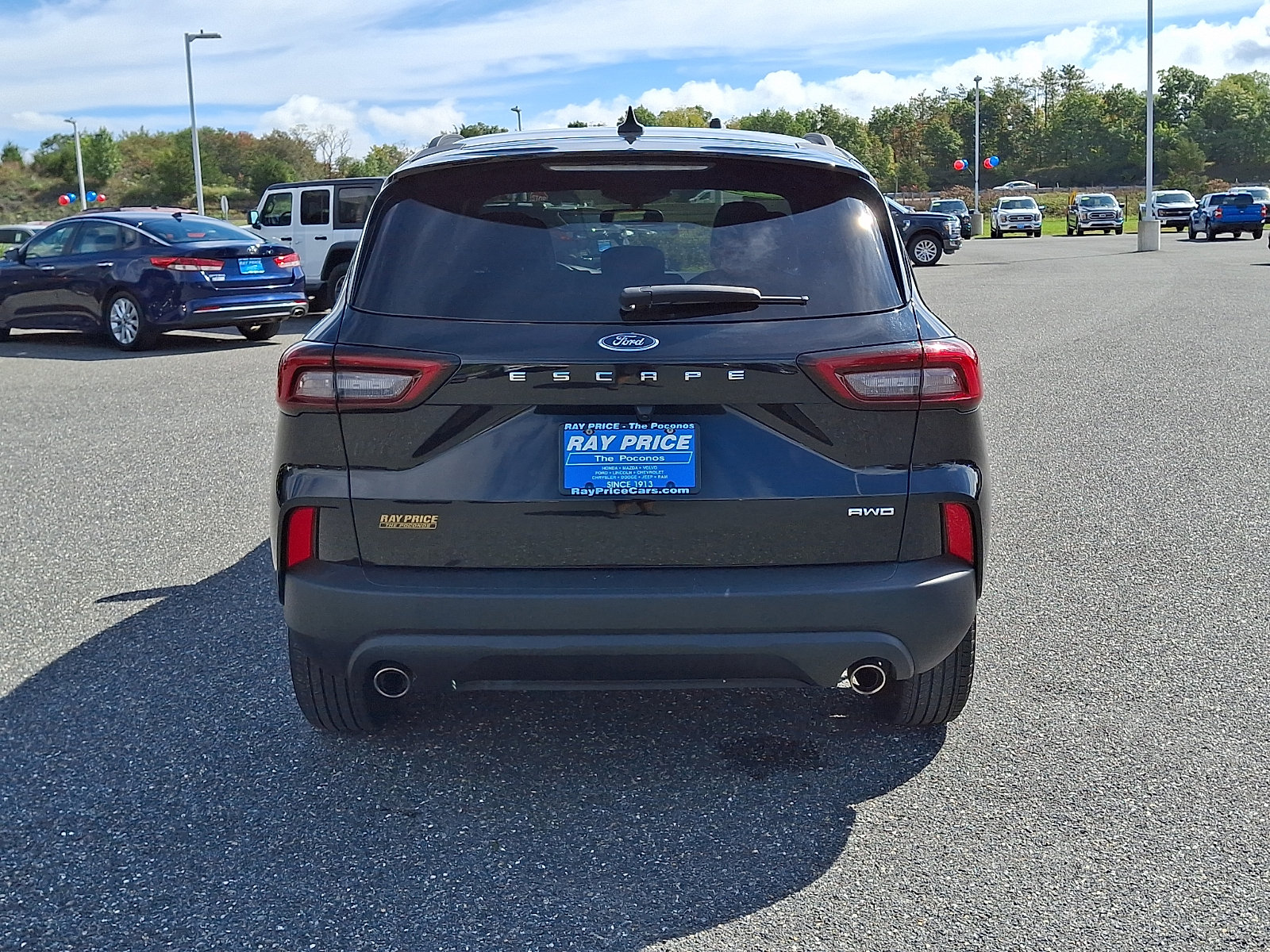 Certified 2025 Ford Escape ST-Line Select AWD/4WD image 6