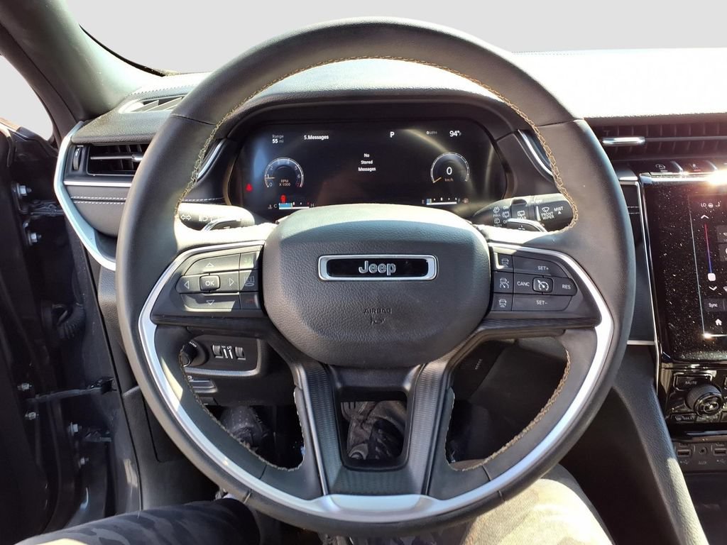 Used 2023 Jeep Grand Cherokee Altitude AWD/4WD image 19