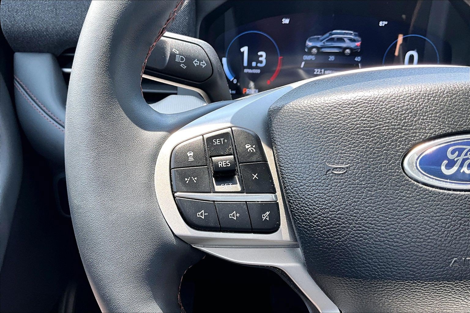 Certified 2025 Ford Explorer Active AWD/4WD image 23