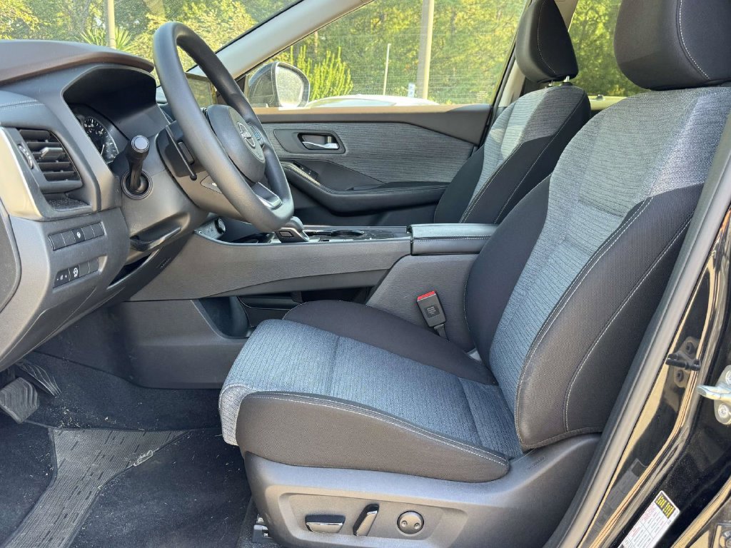 Used 2023 Nissan Rogue SV FWD image 21