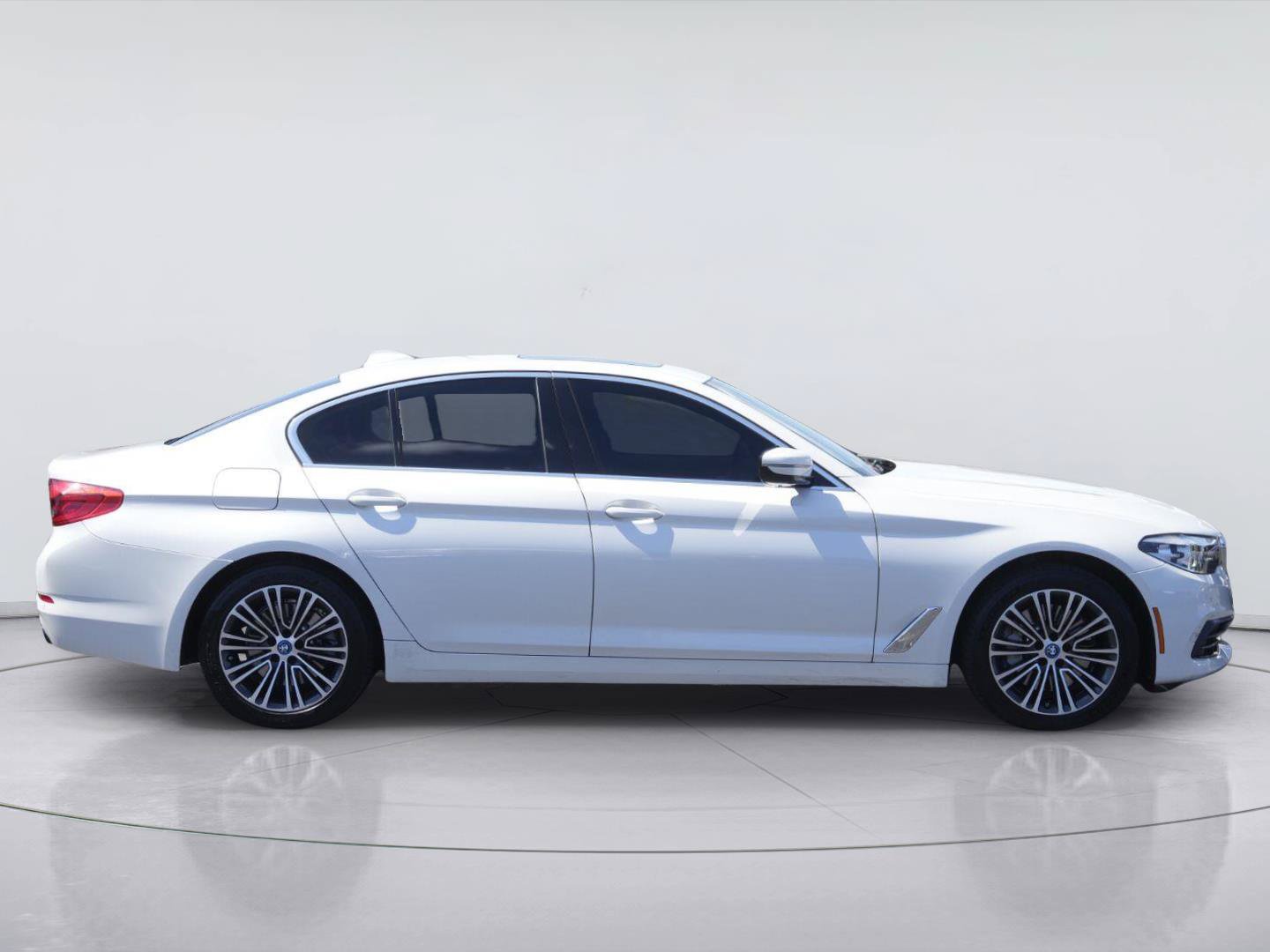 Used 2019 BMW 530e xDrive AWD/4WD image 5