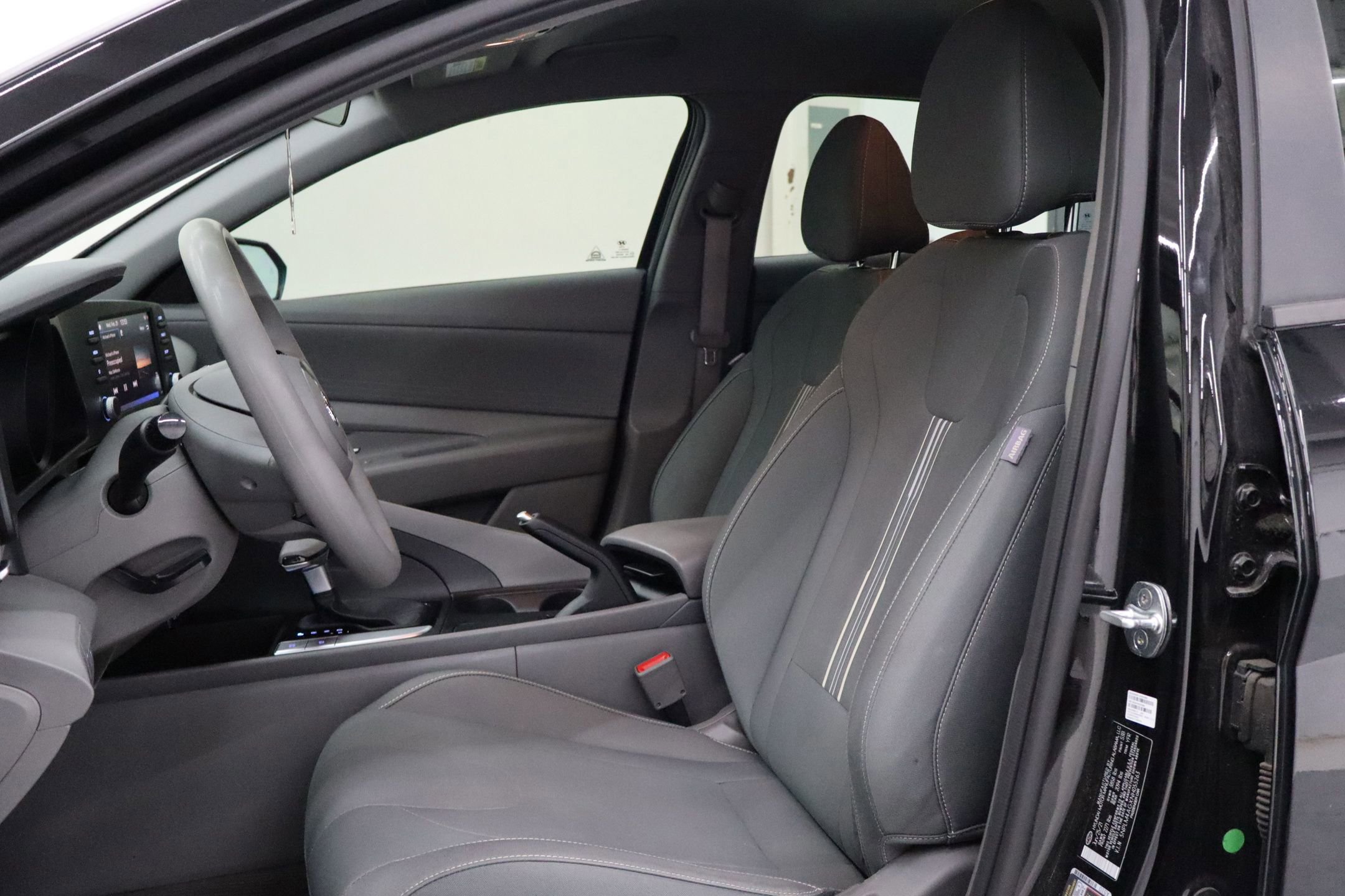 Used 2022 Hyundai Elantra SEL w/ Preferred Accessory Package image 13