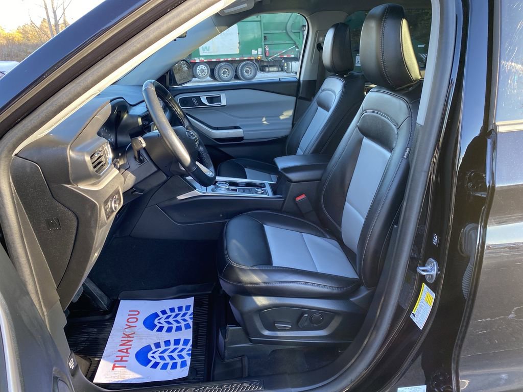 Certified 2023 Ford Explorer XLT w/ Equipment Group 202A image 5