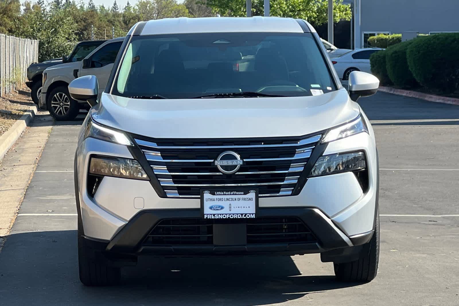 Used 2024 Nissan Rogue SV image 8