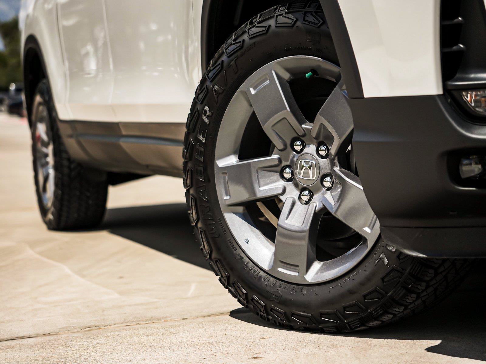 Used 2025 Honda Ridgeline TrailSport image 2